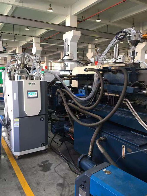 塑膠產(chǎn)品pet原料加工前采用三機(jī)一體除濕干燥機(jī)的優(yōu)勢(shì)